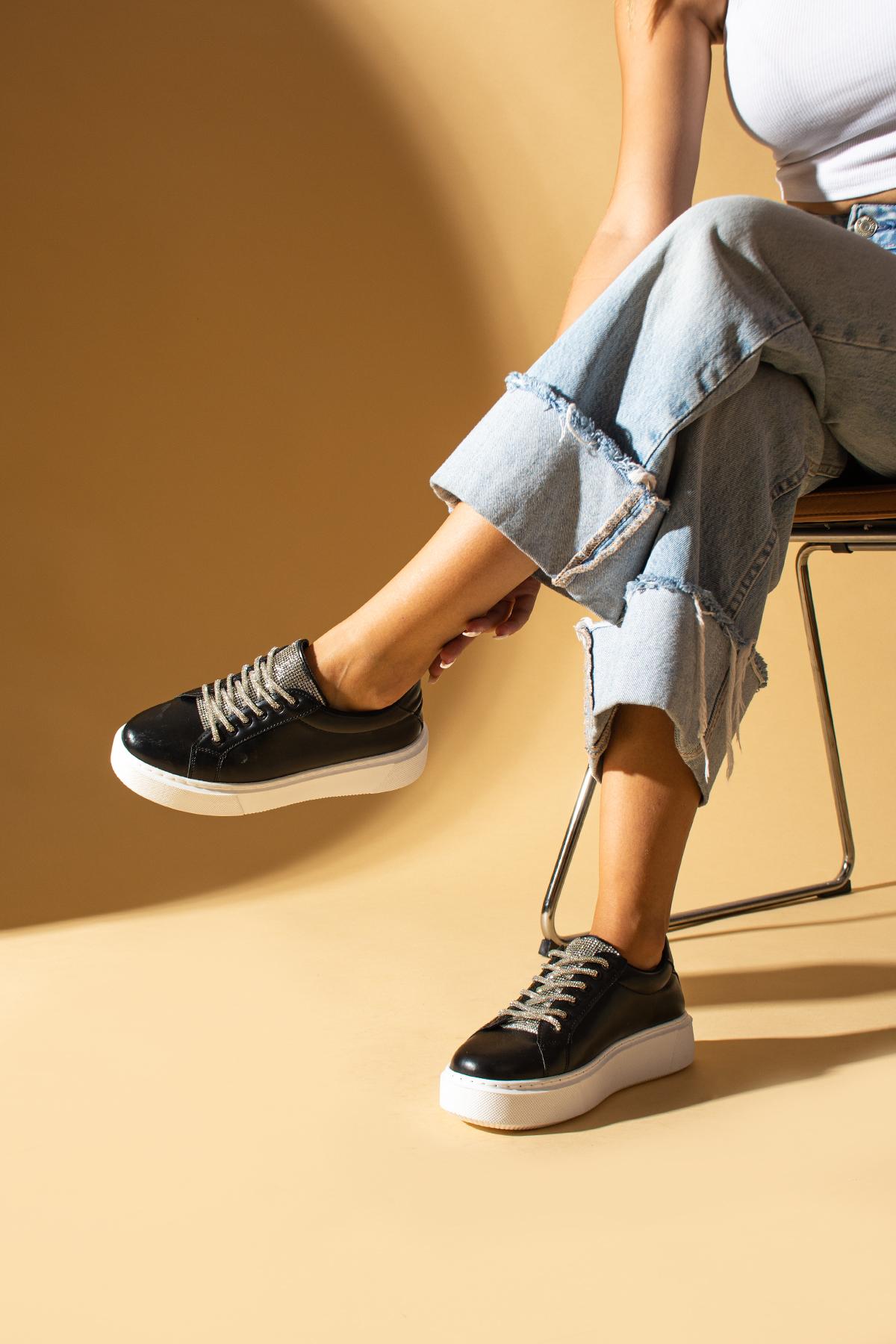 Женские кроссовки Stylish Comfort на высокой подошве со шнурками и камнями 57-1040-23 37 белый
Женские кроссовки Stylish Comfort на высокой подошве со шнурками и камнями 57-1040-23 37 белый