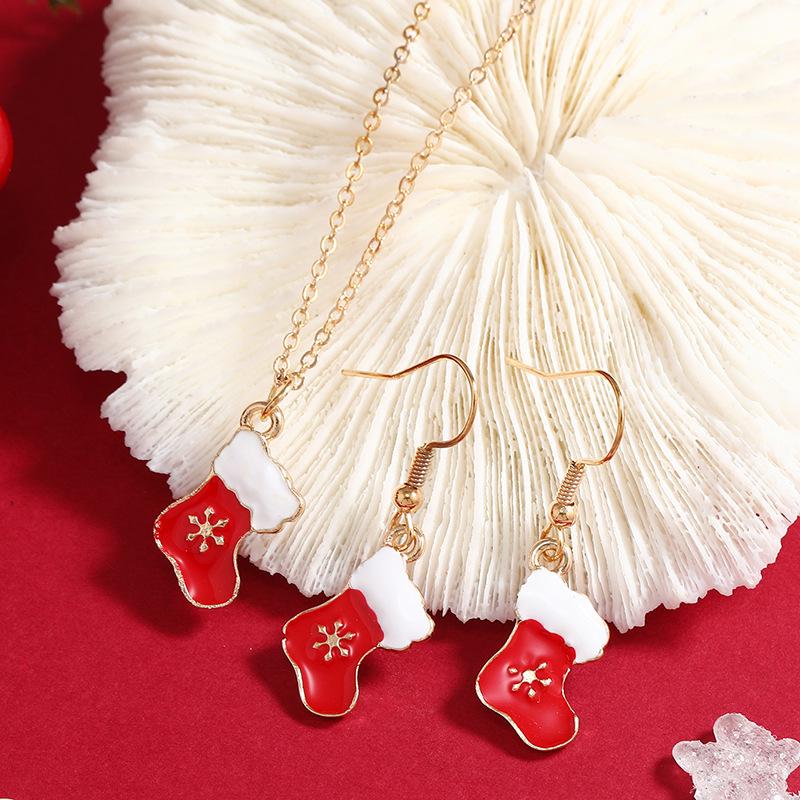 Chic Christmas Gift Jewelry Set: Cute Cartoon Drip Oil Red Boots Earrings & Necklace
Chic Christmas Gift Jewelry Set: Cute Cartoon Drip Oil Red Boots Earrings & Necklace