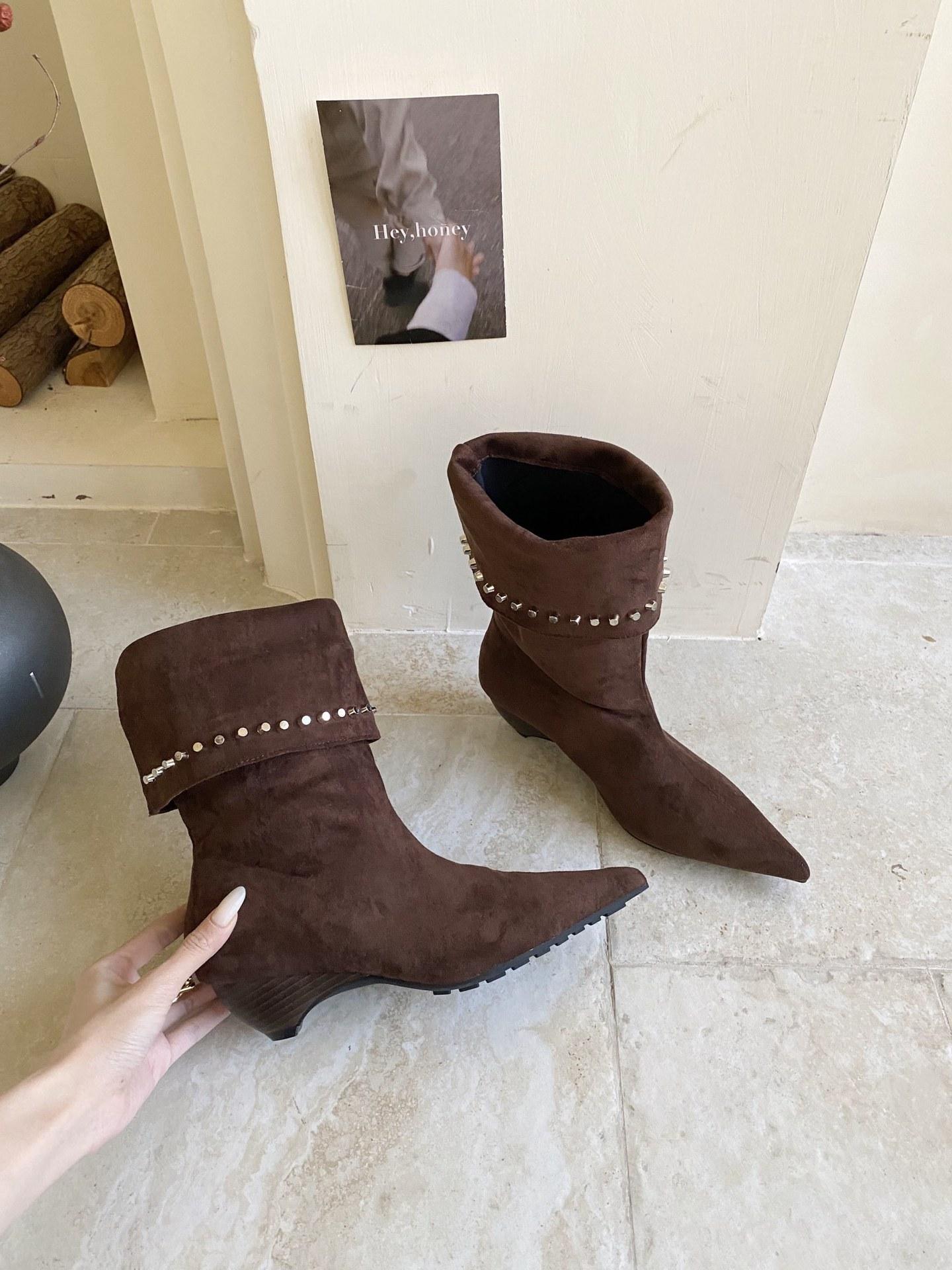 2025 new European and American style rivet pointed wood grain and thin versatile short boots 39 темно-коричневого
2025 new European and American style rivet pointed wood grain and thin versatile short boots 39 темно-коричневого