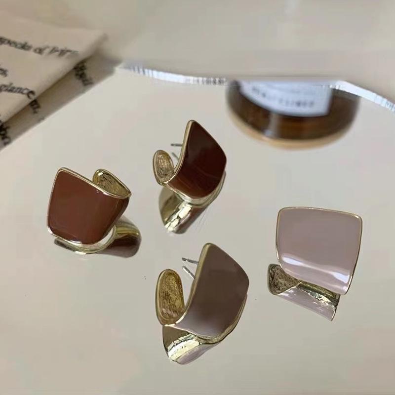 Silver Geometric Metal Needle Stud Earrings – Minimalist, Exquisite, Versatile Accessories for a Unique Temperament
Silver Geometric Metal Needle Stud Earrings – Minimalist, Exquisite, Versatile Accessories for a Unique Temperament