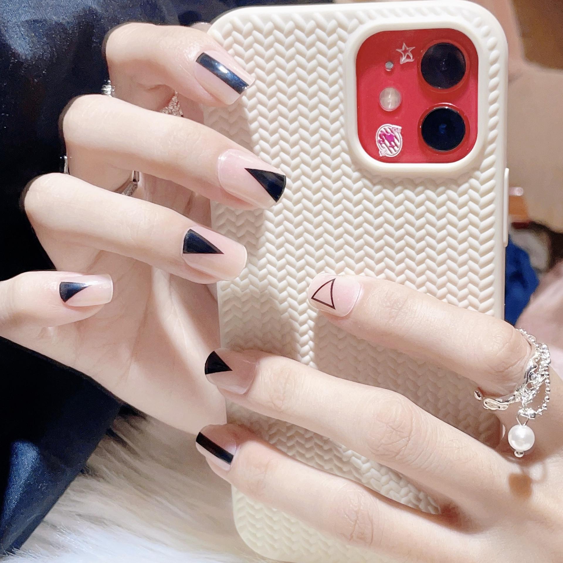 French Minimalist Geometric Glitter False Nails - Wearable, Removable Manicure Stickers
French Minimalist Geometric Glitter False Nails - Wearable, Removable Manicure Stickers