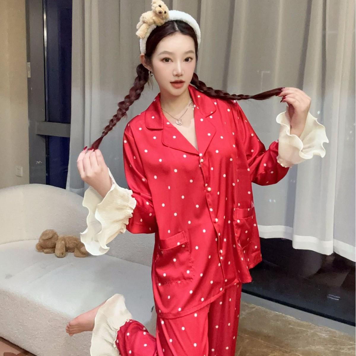 Yase Snow Whisper Women s Ice Silk Polka Dot Pajama Cardigan - Fairy Style Spring/Autumn Loungewear. XL
Yase Snow Whisper Women s Ice Silk Polka Dot Pajama Cardigan - Fairy Style Spring/Autumn Loungewear. XL