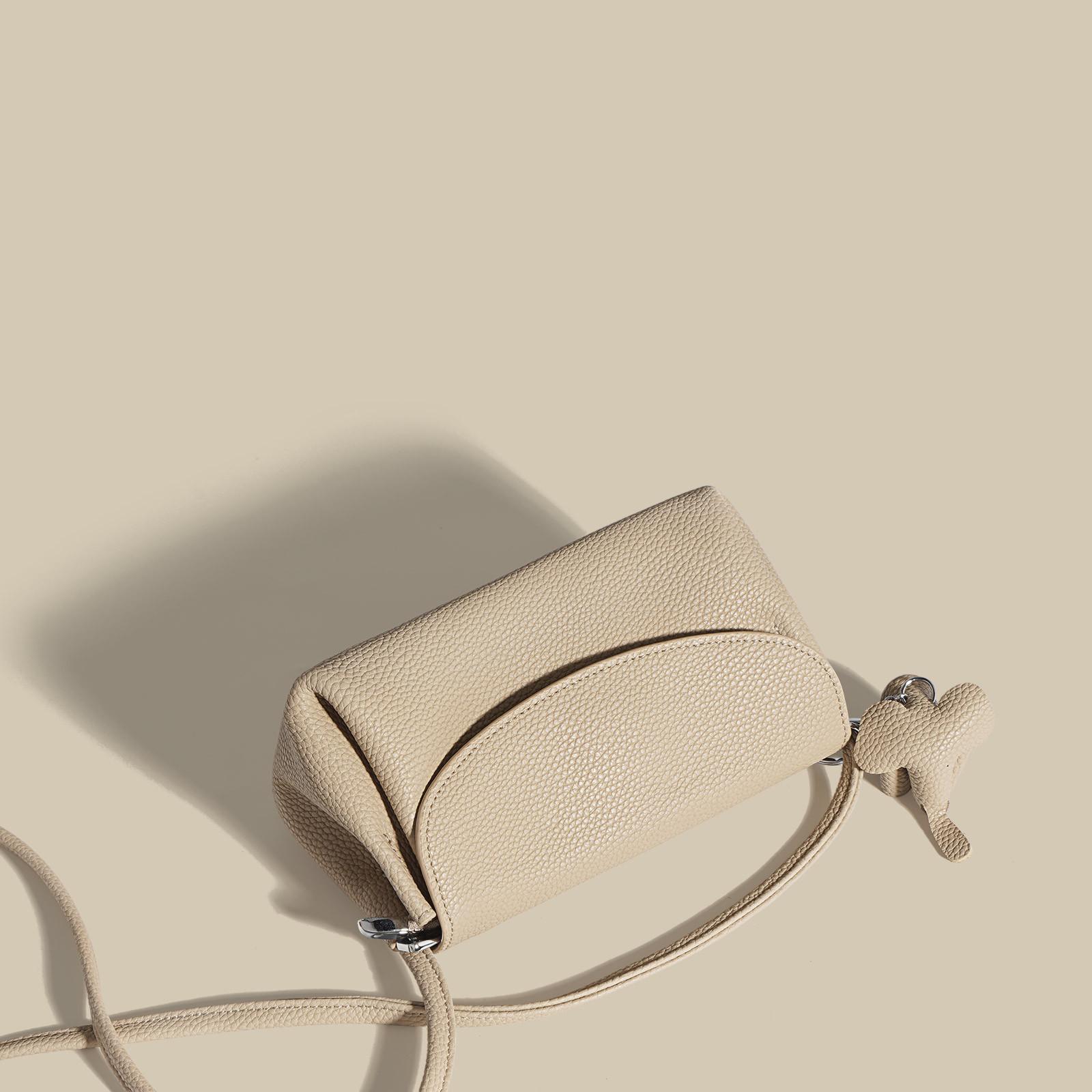 Fashion cowhide crossbody small bag 2025 new versatile shoulder women s bag niche design small elephant buckle mobile phone bag
Fashion cowhide crossbody small bag 2025 new versatile shoulder women s bag niche design small elephant buckle mobile phone bag