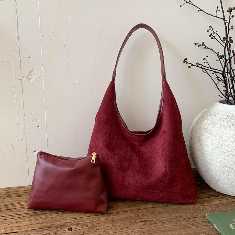 Autumn new matte soft leather women s shoulder bag shoulder bag fashion simple child and mother bag красный
Autumn new matte soft leather women s shoulder bag shoulder bag fashion simple child and mother bag красный