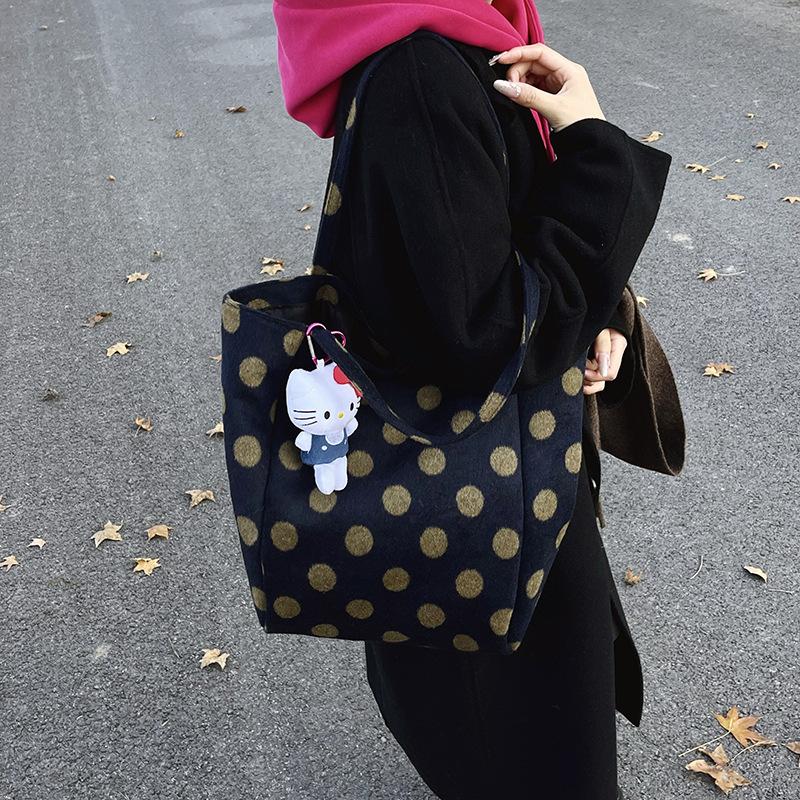 The blogger recommends a large-capacity leopard print shoulder bag for women s daily commuting lazy wind red plaid versatile handbag. 27*15*36 хаки
The blogger recommends a large-capacity leopard print shoulder bag for women s daily commuting lazy wind red plaid versatile handbag. 27*15*36 хаки