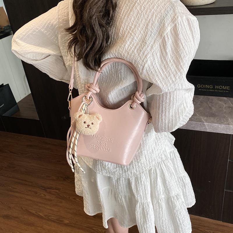 Handbag bag women s 2025 new spring and summer retro premium texture bucket bag trendy shoulder messenger bag
Handbag bag women s 2025 new spring and summer retro premium texture bucket bag trendy shoulder messenger bag