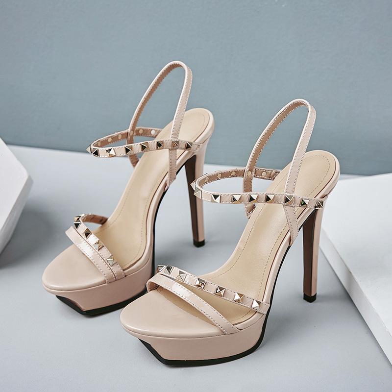 New model catwalk stiletto waterproof table fashion rivet open-toed women s sandals one-word buckle sandals 40
New model catwalk stiletto waterproof table fashion rivet open-toed women s sandals one-word buckle sandals 40