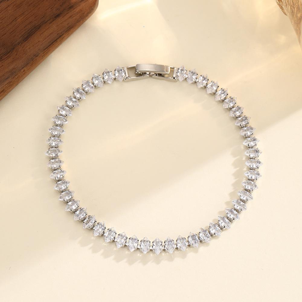 Fashion Shiny Zircon Bracelet for Women Geometric Water Drop Shape Bangle Elegant Minimalist Party Wedding Banquet Jewelry Gift
Fashion Shiny Zircon Bracelet for Women Geometric Water Drop Shape Bangle Elegant Minimalist Party Wedding Banquet Jewelry Gift