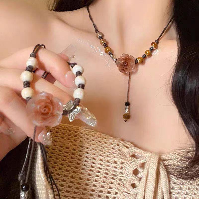 2025 Retro Chinese Style Ceramic Rose Braided Necklace for Women - Pull-Out Long Clavicle Chain
2025 Retro Chinese Style Ceramic Rose Braided Necklace for Women - Pull-Out Long Clavicle Chain