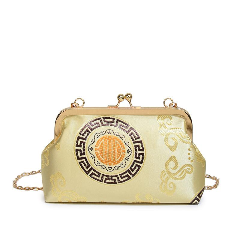 Fashion national style exquisite cloud pattern contrasting color clip women s dinner bag new commuter travel women s shoulder messenger bag
Fashion national style exquisite cloud pattern contrasting color clip women s dinner bag new commuter travel women s shoulder messenger bag