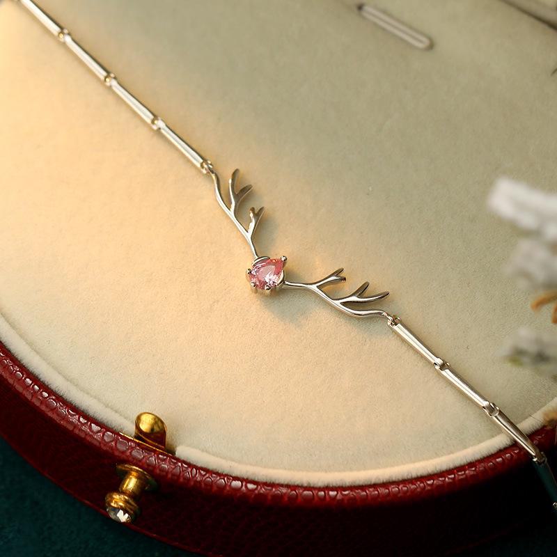 Серебряный браслет Banyan Tree S925 с оленем и бриллиантами - Женские корейские украшения в стиле мори в подарок pink diamond белый
Серебряный браслет Banyan Tree S925 с оленем и бриллиантами - Женские корейские украшения в стиле мори в подарок pink diamond белый