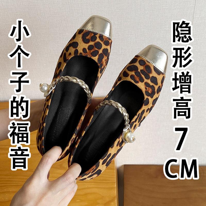 New rare shoes with small light mouth, Mary buckle and fairy thick square head, spring and autumn fragrant color matching 39 леопардовый
New rare shoes with small light mouth, Mary buckle and fairy thick square head, spring and autumn fragrant color matching 39 леопардовый