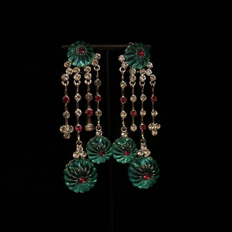 Diamond pumpkin jelly fringed stud earrings medieval vintage temperament earrings retro exaggerated atmosphere earrings
Diamond pumpkin jelly fringed stud earrings medieval vintage temperament earrings retro exaggerated atmosphere earrings