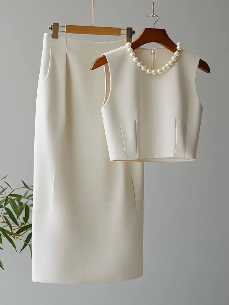 Предпродажа Осеннее поступление: Элегантный белый комплект платья-жилета для женщин M
Предпродажа Осеннее поступление: Элегантный белый комплект платья-жилета для женщин M