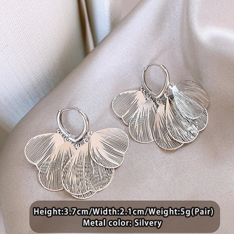 Design Inspired Gold Color Metal Tassel Ear cuff 2026 New Jewelry Trendy Accessories For Womens and Gothic Girls Dangle Earrings срібний
Design Inspired Gold Color Metal Tassel Ear cuff 2026 New Jewelry Trendy Accessories For Womens and Gothic Girls Dangle Earrings срібний