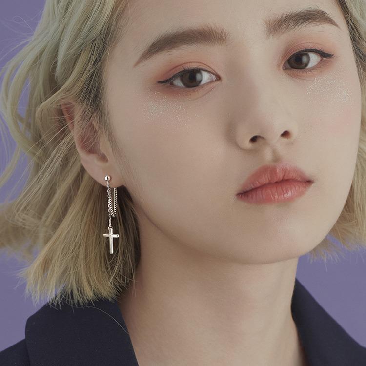 925 Sterling Silver Cross Stud Earrings - Women s Cold Style Influencer Accessories
925 Sterling Silver Cross Stud Earrings - Women s Cold Style Influencer Accessories