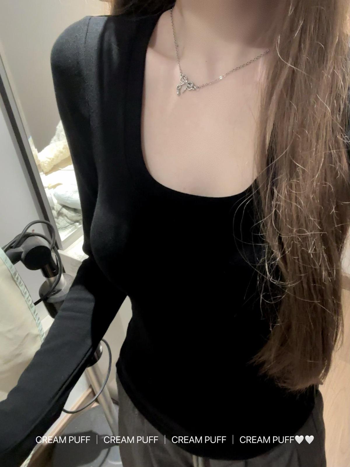 **Fitted Long-Sleeve U-Neck T-shirt with Built-in Bra: Slimming, Sexy, Cinched Waist Versatile Top for Women** Large
**Fitted Long-Sleeve U-Neck T-shirt with Built-in Bra: Slimming, Sexy, Cinched Waist Versatile Top for Women** Large
