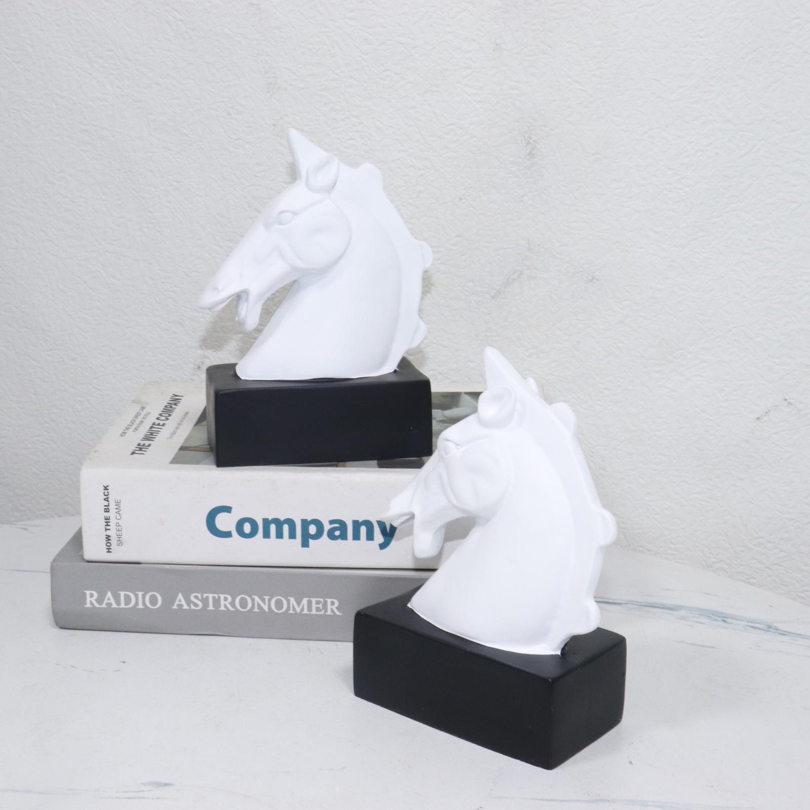 European Classic Horse Head Resin Bookend for Office or Room Decor
European Classic Horse Head Resin Bookend for Office or Room Decor
