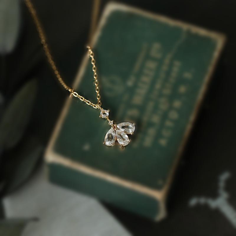 S925 Sterling Silver Geometric Pendant Necklace: Korean Fashion, Versatile Luxury, High-End Clavicle Chain for Women 925 Silver
S925 Sterling Silver Geometric Pendant Necklace: Korean Fashion, Versatile Luxury, High-End Clavicle Chain for Women 925 Silver