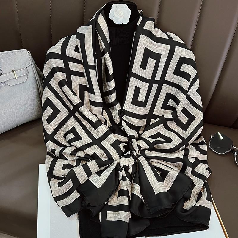 Шовкові шарфи для жінок Весна Осінь Нові великі довгі шарфи, модні шарфи з принтом, шалі з кондиціонером і пляжні рушники для зовнішнього використання 180cm
Шовкові шарфи для жінок Весна Осінь Нові великі довгі шарфи, модні шарфи з принтом, шалі з кондиціонером і пляжні рушники для зовнішнього використання 180cm