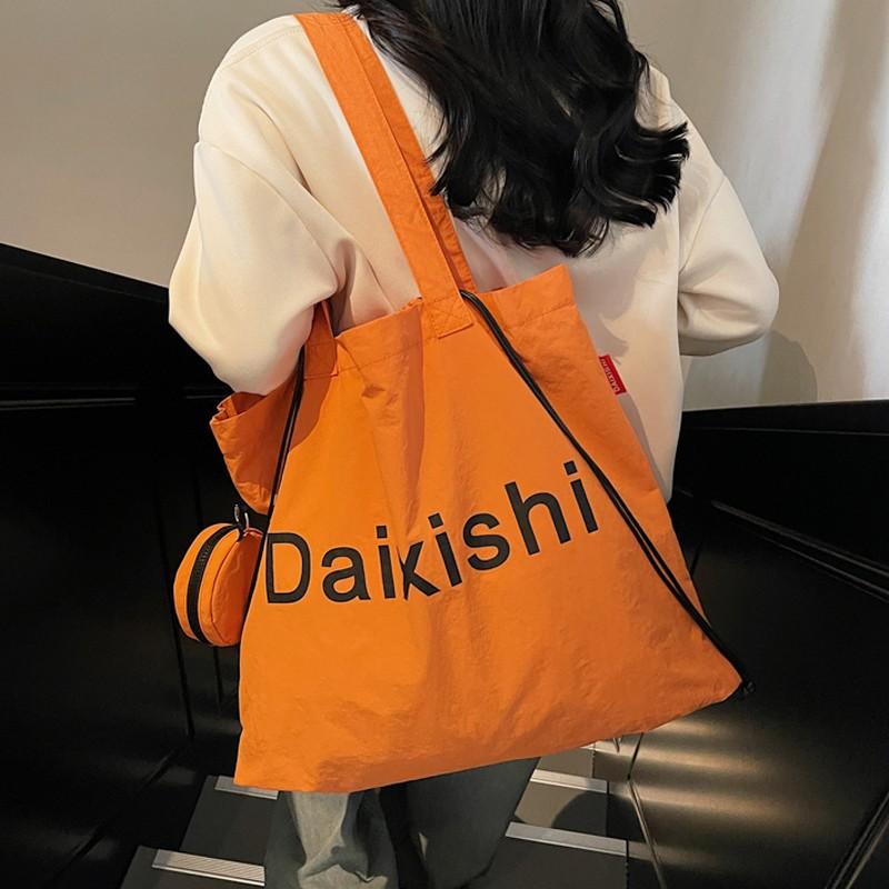 College students commute to class, large-capacity tote bag, women s 2025 new leisure child and mother canvas shoulder handbag помаранчевий
College students commute to class, large-capacity tote bag, women s 2025 new leisure child and mother canvas shoulder handbag помаранчевий