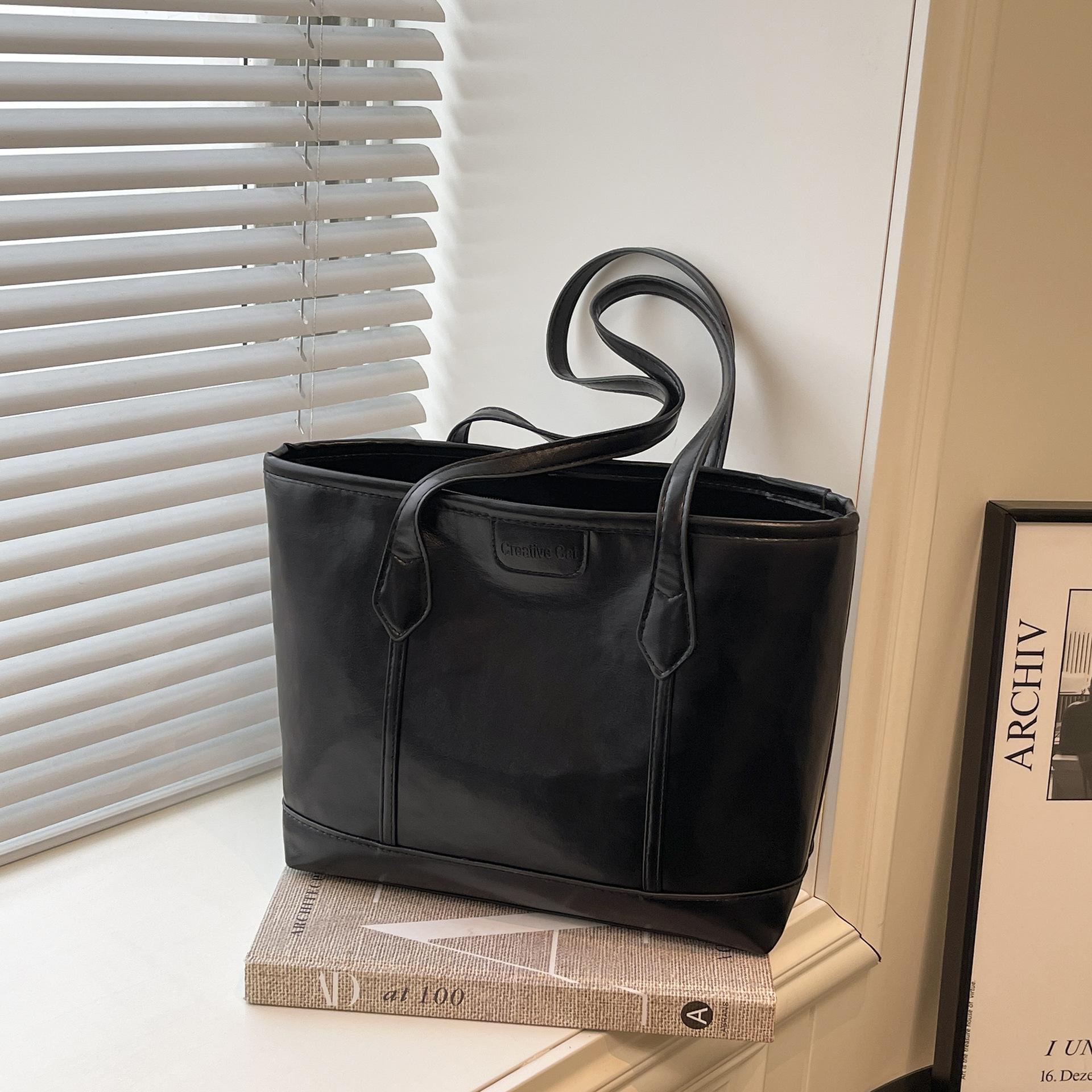 Осенне-зимняя ретро сумка большой вместимости женская 2025 новая модная корейская версия сумка-тоут простая наплечная сумка для поездок на работу
Осенне-зимняя ретро сумка большой вместимости женская 2025 новая модная корейская версия сумка-тоут простая наплечная сумка для поездок на работу