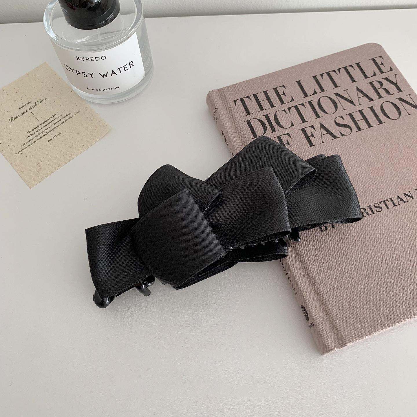 New Korean satin bow banana clip temperament back head grab clip ponytail hairpin vertical clip hairpin headdress чорний
New Korean satin bow banana clip temperament back head grab clip ponytail hairpin vertical clip hairpin headdress чорний