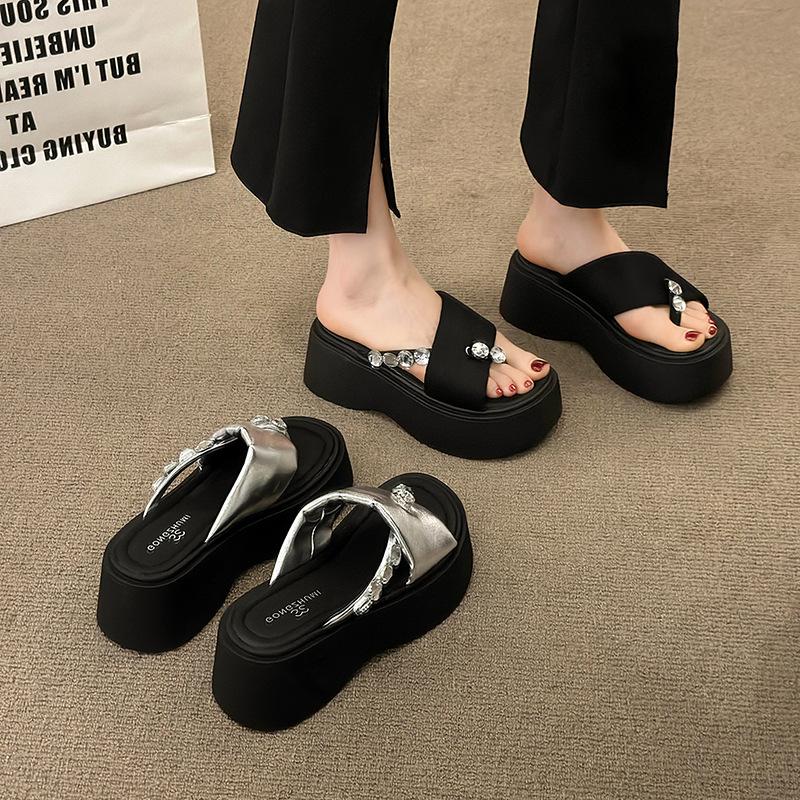 Retro small man shows tall style women s slippers 2025 new non-slip soft bottom not tired feet slippers 35 чорний
Retro small man shows tall style women s slippers 2025 new non-slip soft bottom not tired feet slippers 35 чорний