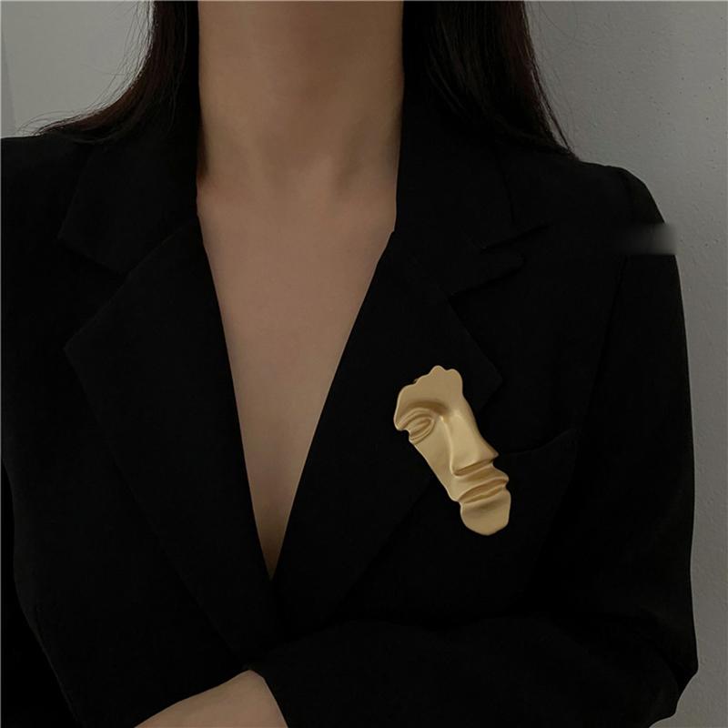 2024 New French Gold-Plated Face Brooch Vintage Fashion Suit Skirt Brooch Unisex Men s Women s Jewelry Accessories
2024 New French Gold-Plated Face Brooch Vintage Fashion Suit Skirt Brooch Unisex Men s Women s Jewelry Accessories