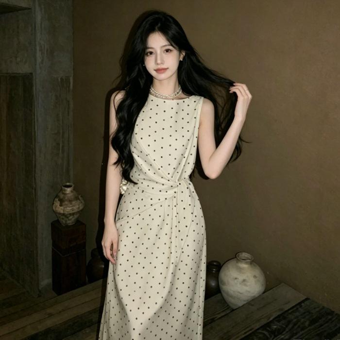 Sleeveless waist polka dot vest dress, women s spring and summer are particularly beautiful waist skirt, unique design long skirt S
Sleeveless waist polka dot vest dress, women s spring and summer are particularly beautiful waist skirt, unique design long skirt S