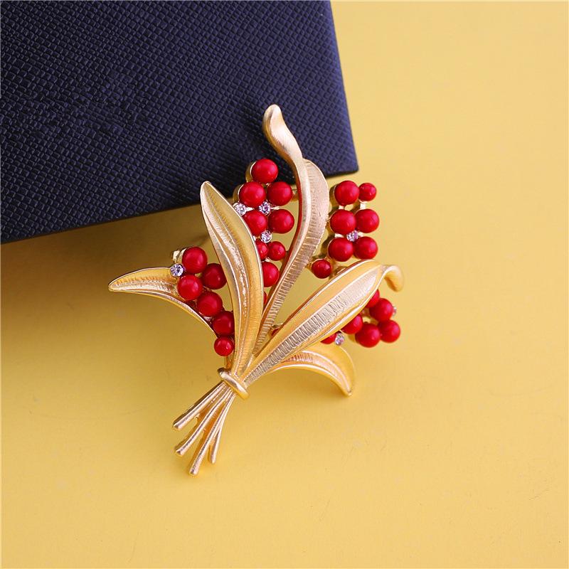 Women s Vintage Delicate Red Fruit Coat Brooch Botanical Shape Coat Decoration Clothing Jewelry
Women s Vintage Delicate Red Fruit Coat Brooch Botanical Shape Coat Decoration Clothing Jewelry