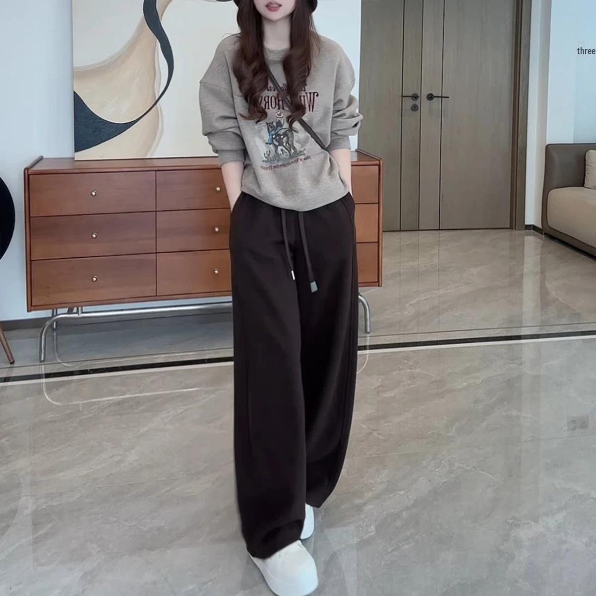 Women s Retro European Style Casual Sports Suit - Autumn/Winter 2025 Two-Piece Set with Round Neck Sweatshirt M
Women s Retro European Style Casual Sports Suit - Autumn/Winter 2025 Two-Piece Set with Round Neck Sweatshirt M