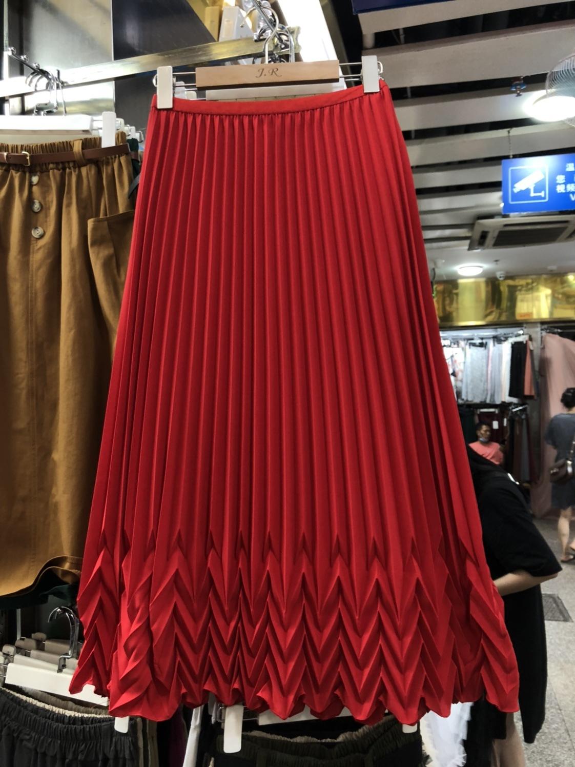 Юбка-плиссе ромб женская осень 2025 новая с высокой талией и стройнящая средней длины до колена One Size красный
Юбка-плиссе ромб женская осень 2025 новая с высокой талией и стройнящая средней длины до колена One Size красный