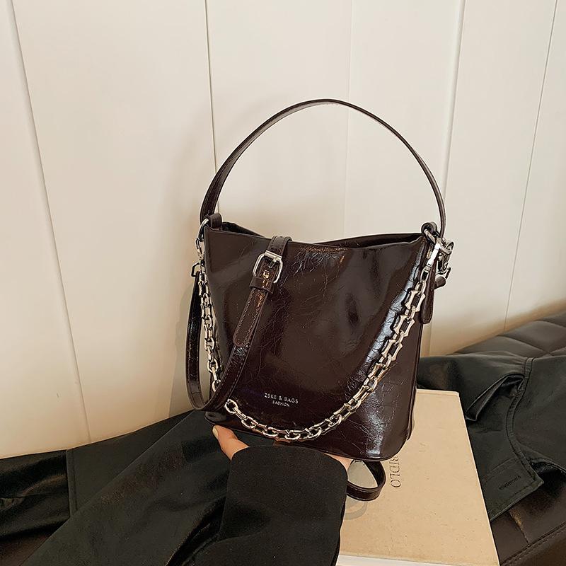 Дизайнерская сумка-ведро с цепочкой, модная портативная маленькая сумка, женская повседневная сумка-мессенджер в стиле ретро темно-коричневого
Дизайнерская сумка-ведро с цепочкой, модная портативная маленькая сумка, женская повседневная сумка-мессенджер в стиле ретро темно-коричневого