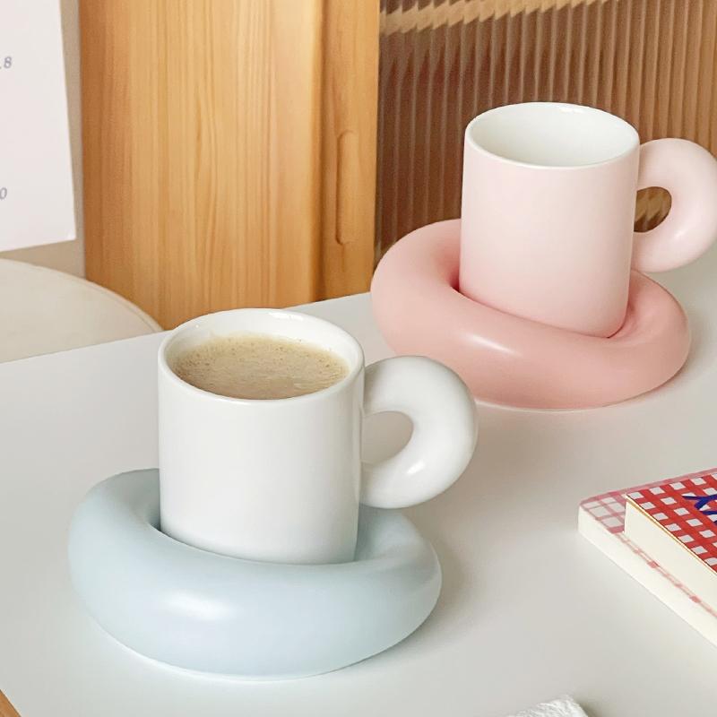 Матовые керамические кофейные кружки и блюдца Домашние любимые офисные кофейные чашки Креативная керамическая посуда для питья Украшение гостиной 300ML
Матовые керамические кофейные кружки и блюдца Домашние любимые офисные кофейные чашки Креативная керамическая посуда для питья Украшение гостиной 300ML