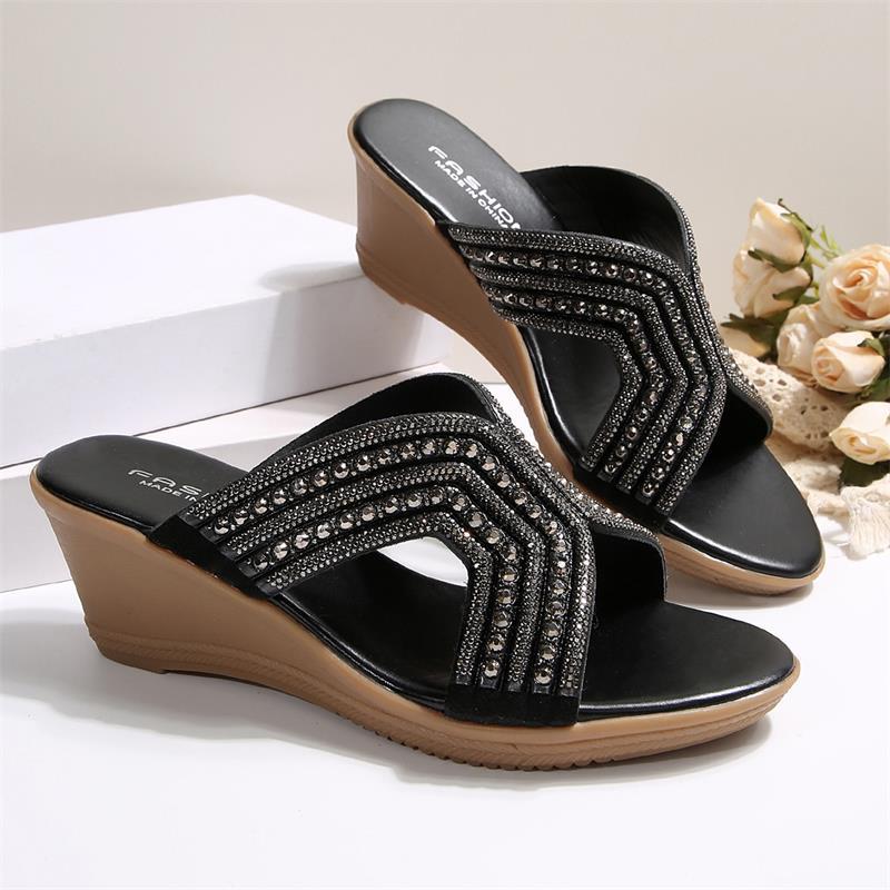 Women s Summer New Fashion Water Diamond Slope Heel Slippers Thick Bottom Non Slip Roman Sandals Casual Comfort Women Shoes 43 чорний
Women s Summer New Fashion Water Diamond Slope Heel Slippers Thick Bottom Non Slip Roman Sandals Casual Comfort Women Shoes 43 чорний