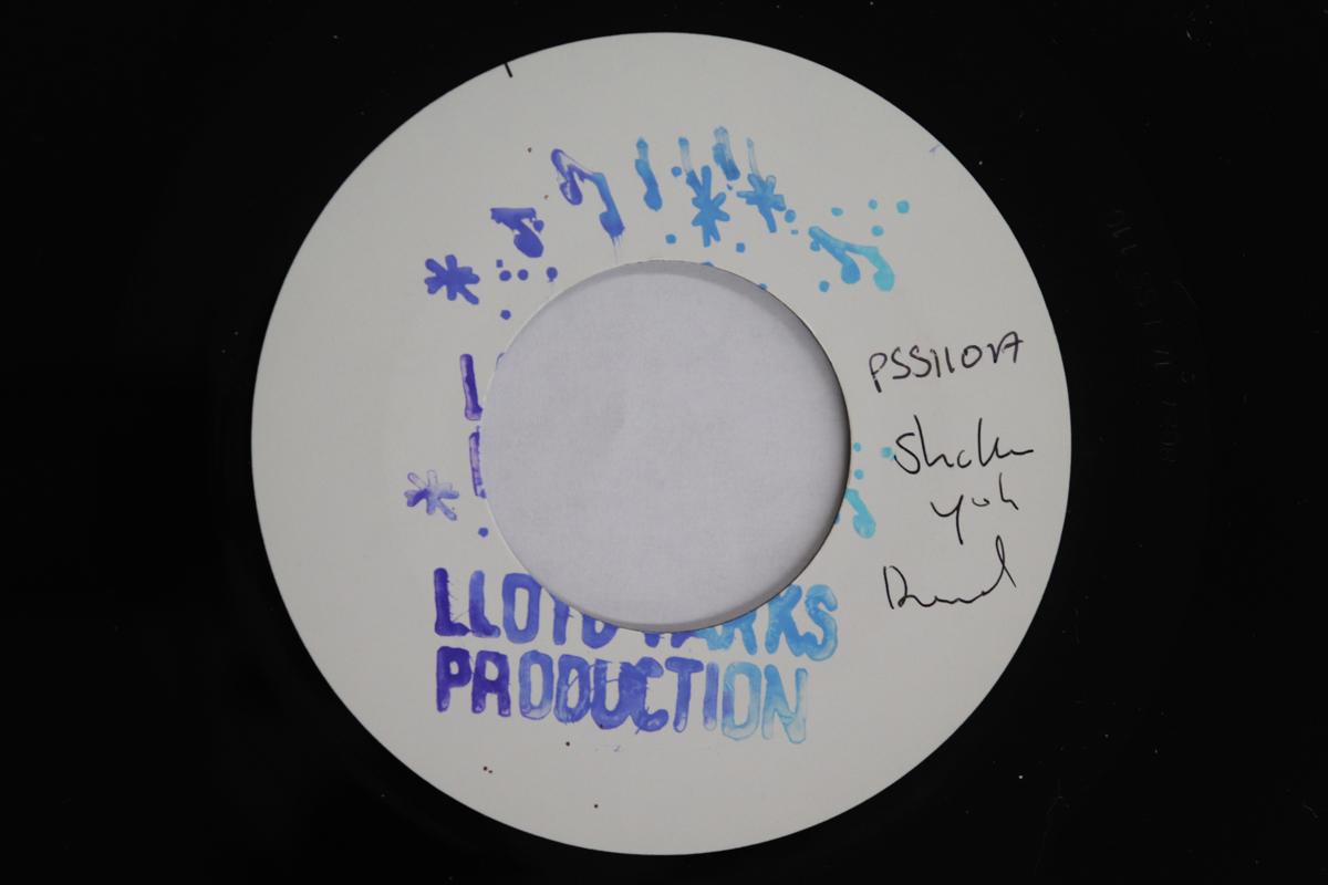 7inch Record LLOYD PARKS - Shake Up Yu Dread / Shake Up Dubwis PSS110 NOT ON LABEL/ P 2016 UK Reggae, Ska & Dub Used
7inch Record LLOYD PARKS - Shake Up Yu Dread / Shake Up Dubwis PSS110 NOT ON LABEL/ P 2016 UK Reggae, Ska & Dub Used