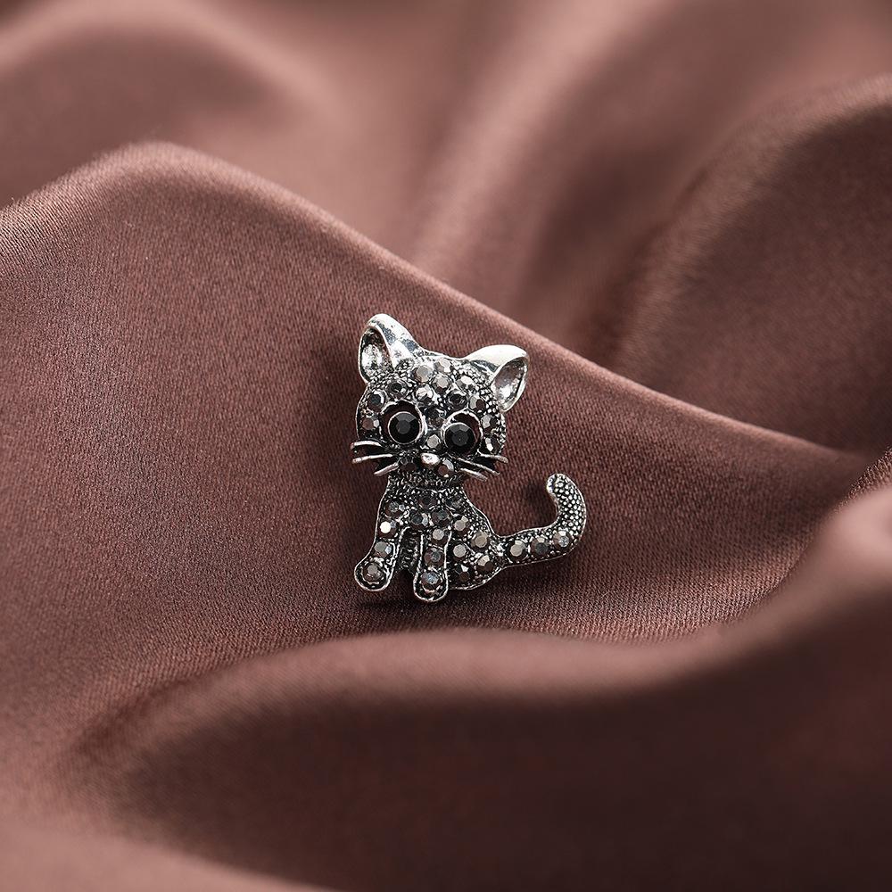 Retro Black Kitten Corsage Brooch with Diamonds 3.0 x 3.0 cm (7.2g) античний срібного кольору
Retro Black Kitten Corsage Brooch with Diamonds 3.0 x 3.0 cm (7.2g) античний срібного кольору