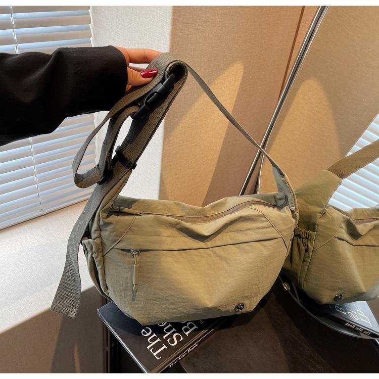 Новая сумка-мессенджер на плечо под мышкой, женский повседневный дорожный маленький рюкзак большой вместимости, легкая женская сумка, простая зелёный
Новая сумка-мессенджер на плечо под мышкой, женский повседневный дорожный маленький рюкзак большой вместимости, легкая женская сумка, простая зелёный