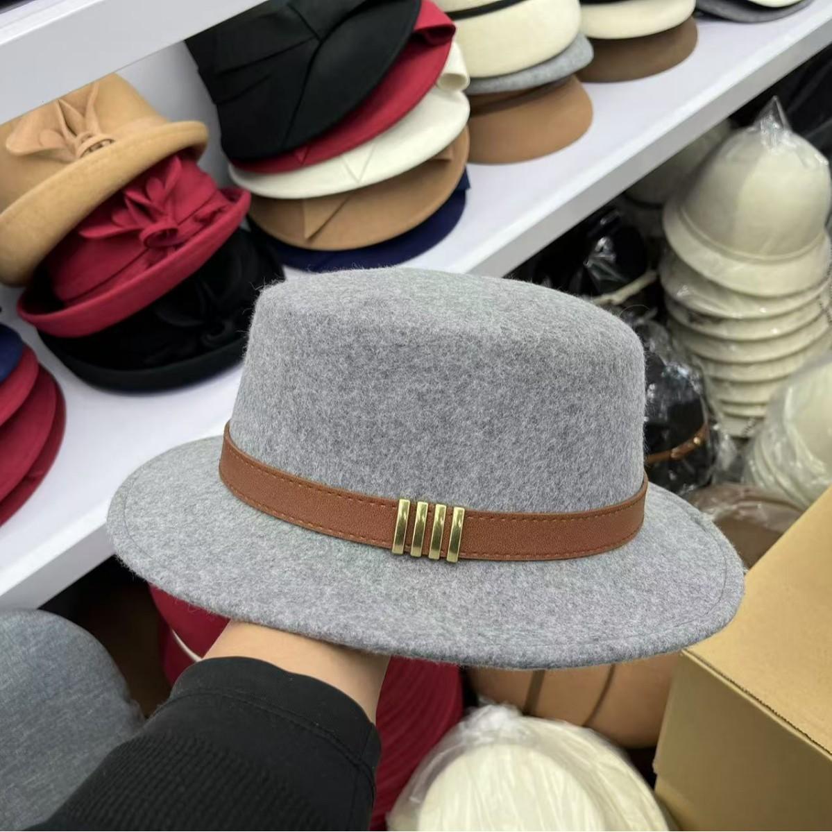 100% wool flat top top hat female autumn and winter British celebrity retro versatile travel shopping photos show small face серый
100% wool flat top top hat female autumn and winter British celebrity retro versatile travel shopping photos show small face серый