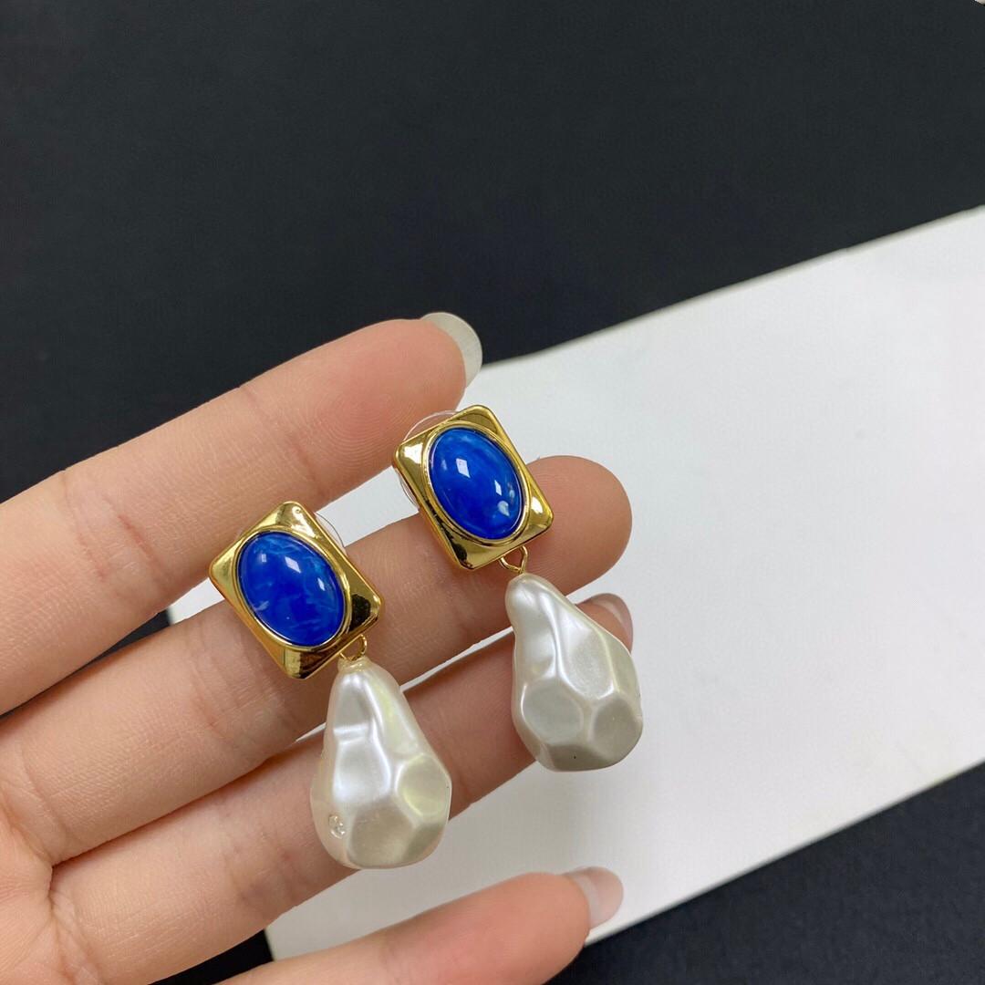 Брендовые модные ювелирные изделия женские золотые серьги из пресноводного жемчуга с кисточками и нерегулярными жемчужными серьгами для свадебной вечеринки
Брендовые модные ювелирные изделия женские золотые серьги из пресноводного жемчуга с кисточками и нерегулярными жемчужными серьгами для свадебной вечеринки