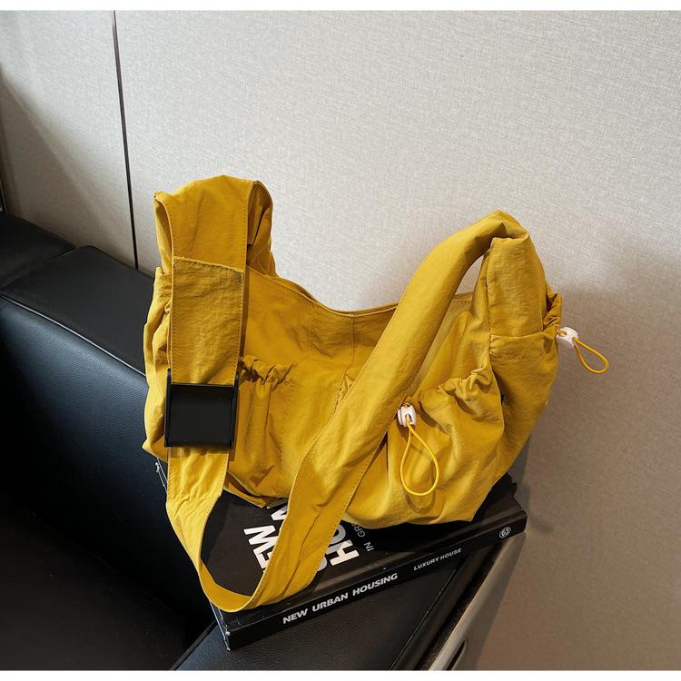 Женская сумка-пельмень новая популярная универсальная тканевая сумка сумка на плечо большая вместимость мессенджер нишевая сумка для поездок на работу жёлтый