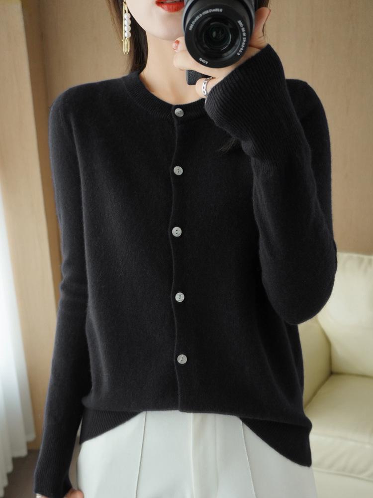 Women s 100% Pure Wool Knitted Cardigan - Round Neck, Slimming Fit for Casual Use - Autumn/Winter 2022 Double Extra Large
Women s 100% Pure Wool Knitted Cardigan - Round Neck, Slimming Fit for Casual Use - Autumn/Winter 2022 Double Extra Large