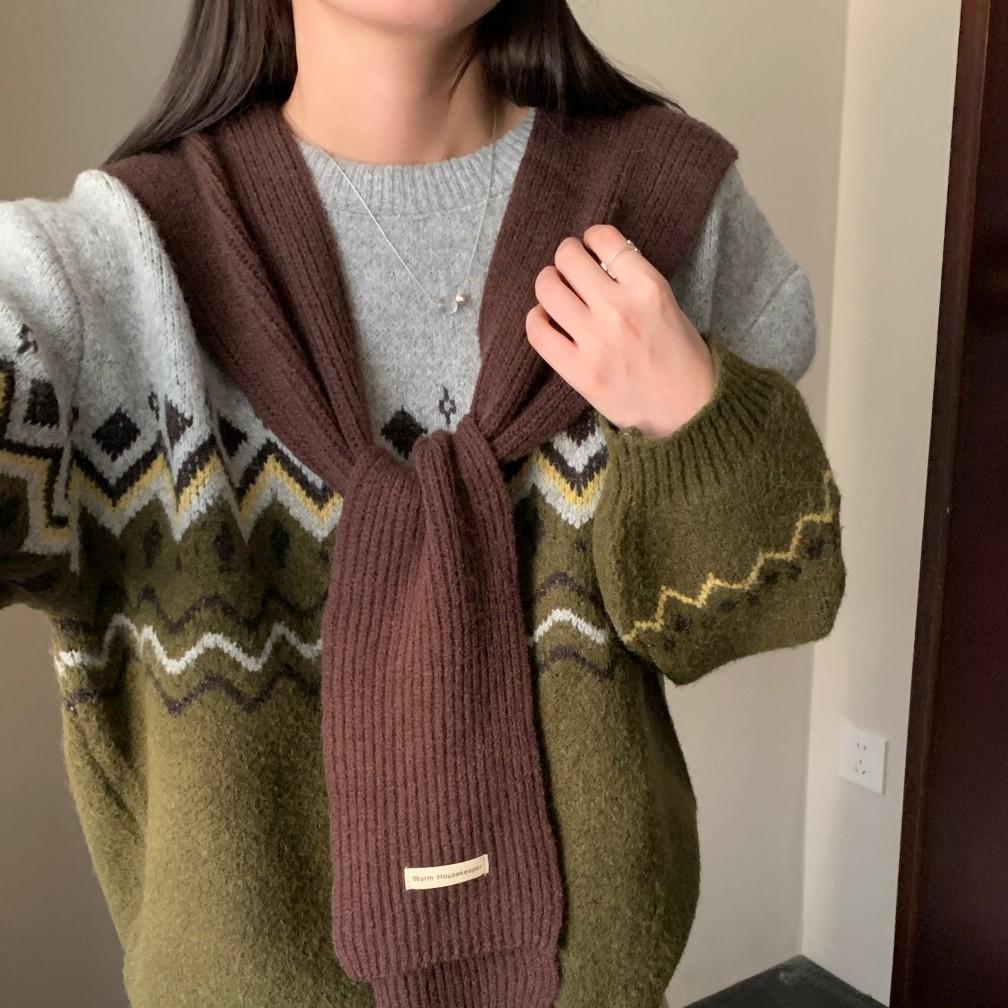 Новая осенняя женская шаль однотонная вязаная простая модная и универсальная стиль колледжа ленивый стиль нижняя и верхняя жилетка
Новая осенняя женская шаль однотонная вязаная простая модная и универсальная стиль колледжа ленивый стиль нижняя и верхняя жилетка