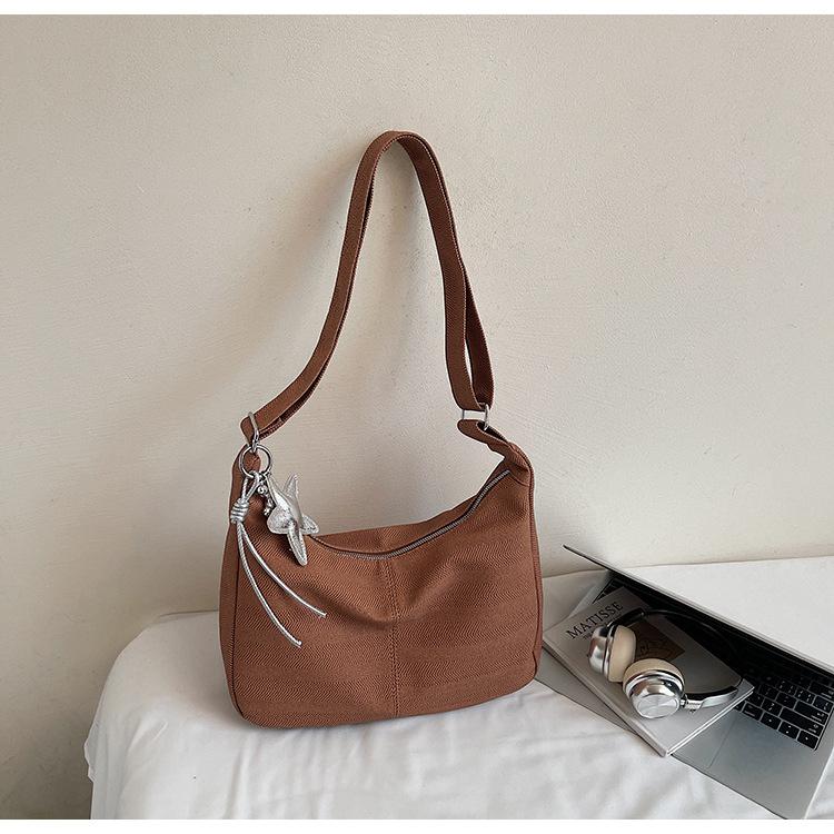 2025 foreign style retro new large-capacity temperament commuter messenger shoulder tote bag casual solid color canvas women s bag коричневий
2025 foreign style retro new large-capacity temperament commuter messenger shoulder tote bag casual solid color canvas women s bag коричневий