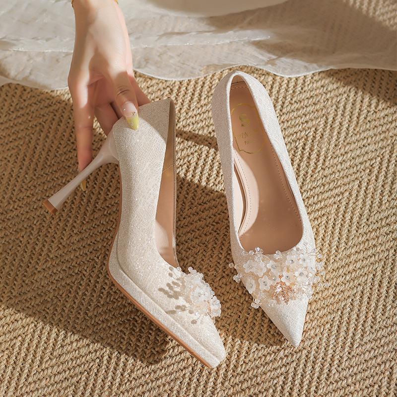 Champagne fine flash waterproof table high heels women s thick soles are not tired feet wedding shoes pointed thin heels single shoes 39
Champagne fine flash waterproof table high heels women s thick soles are not tired feet wedding shoes pointed thin heels single shoes 39