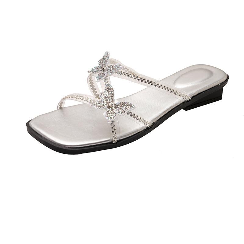 Летом 2025 года появятся новые квадратные однотонные тапочки большого размера с толстым дном и одним словом в модном стиле для женщин. 42 серебряный
Летом 2025 года появятся новые квадратные однотонные тапочки большого размера с толстым дном и одним словом в модном стиле для женщин. 42 серебряный