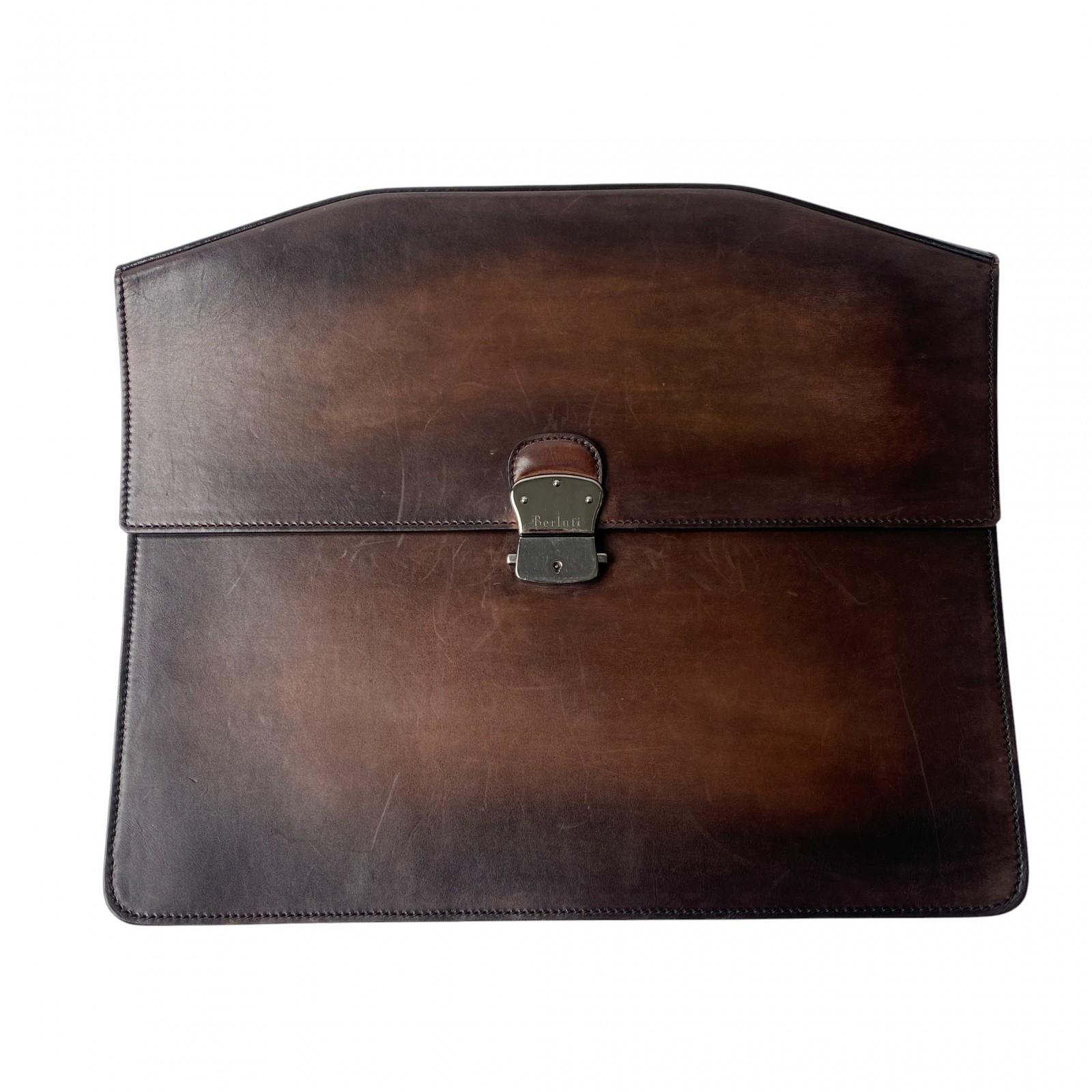 Used BerlutiClutch bag Brown leather mens
Used BerlutiClutch bag Brown leather mens