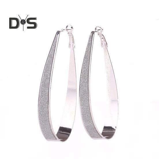 1 пара женских сережек-каплей в стиле ретро, висячие серьги, блестящие серьги-кольца в виде капель, ювелирные изделия, подарок серебряный
1 пара женских сережек-каплей в стиле ретро, висячие серьги, блестящие серьги-кольца в виде капель, ювелирные изделия, подарок серебряный