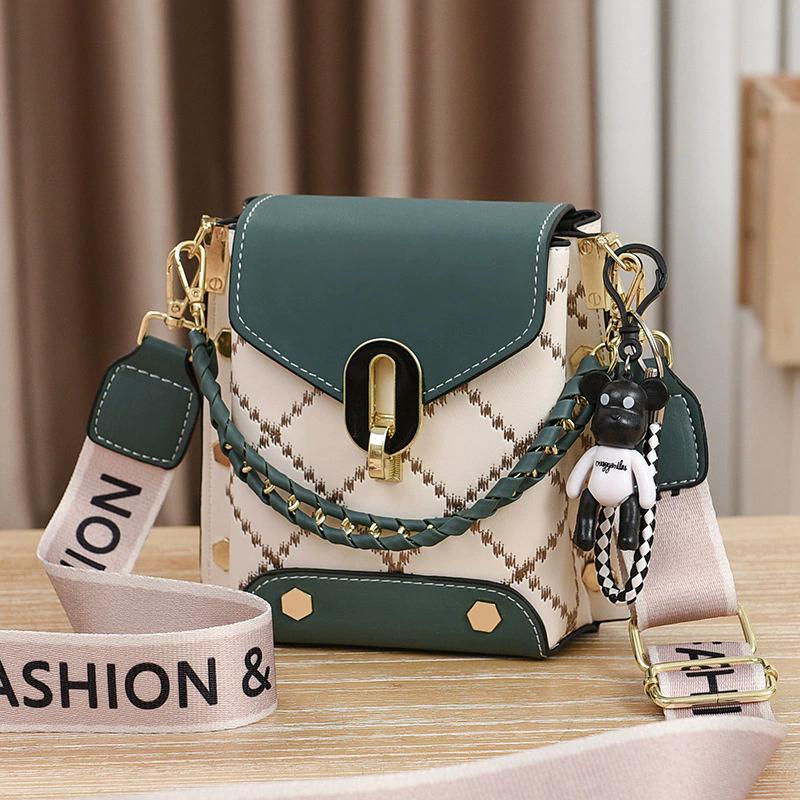 Women s Pattern Box Crossbody Bag, PU Leather Mini Purse with Metal Lock, Adjustable Wide Strap Shoulder Bag зелёный
Women s Pattern Box Crossbody Bag, PU Leather Mini Purse with Metal Lock, Adjustable Wide Strap Shoulder Bag зелёный